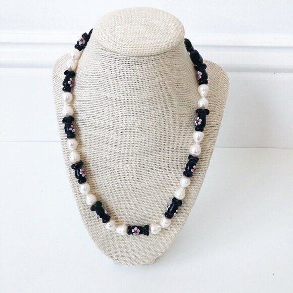 Artisan Jewelry - NWT Genuine Pearls, Black Onyx & Painted Ceramic Beads Necklace Floral White